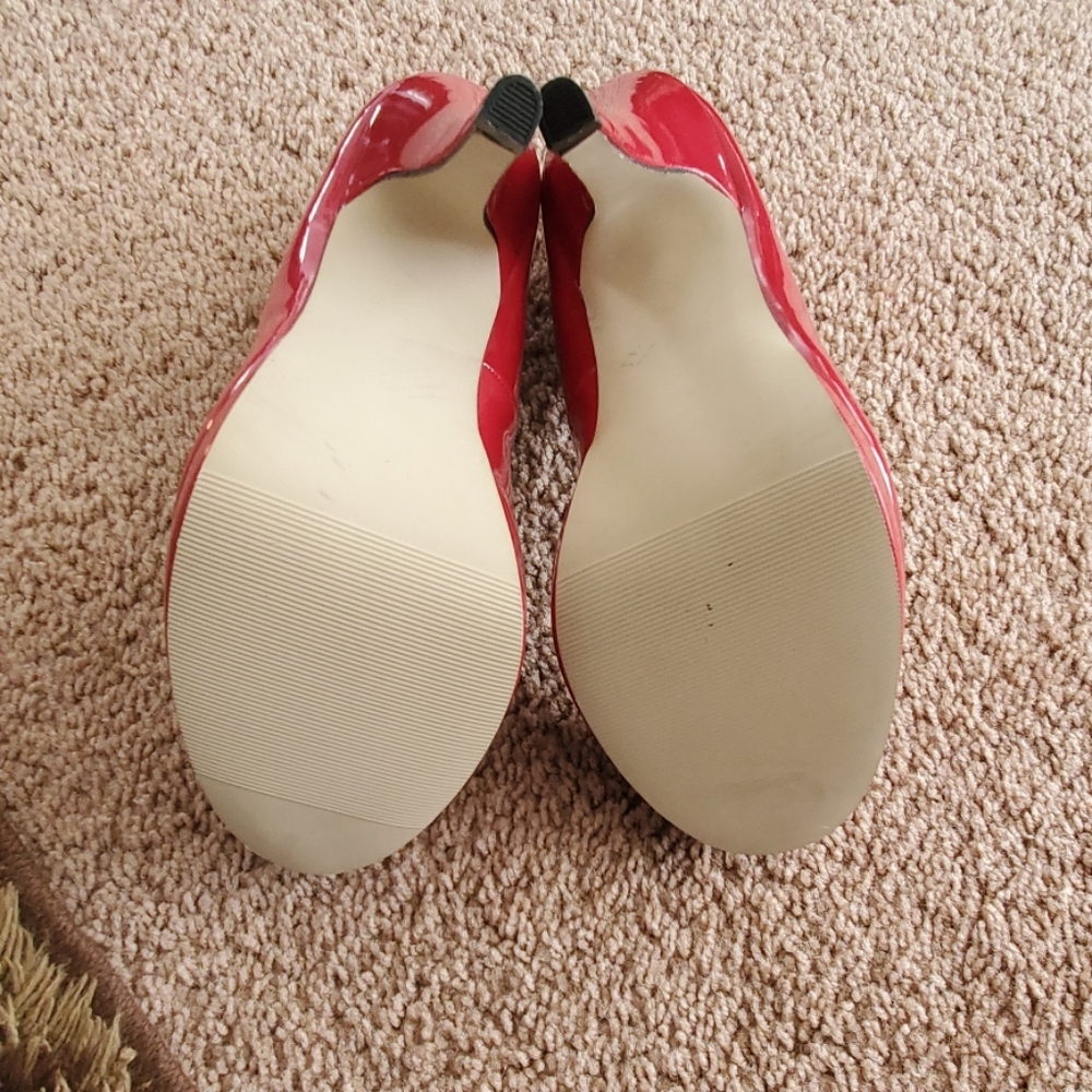 Red heels - Picture 3 of 3